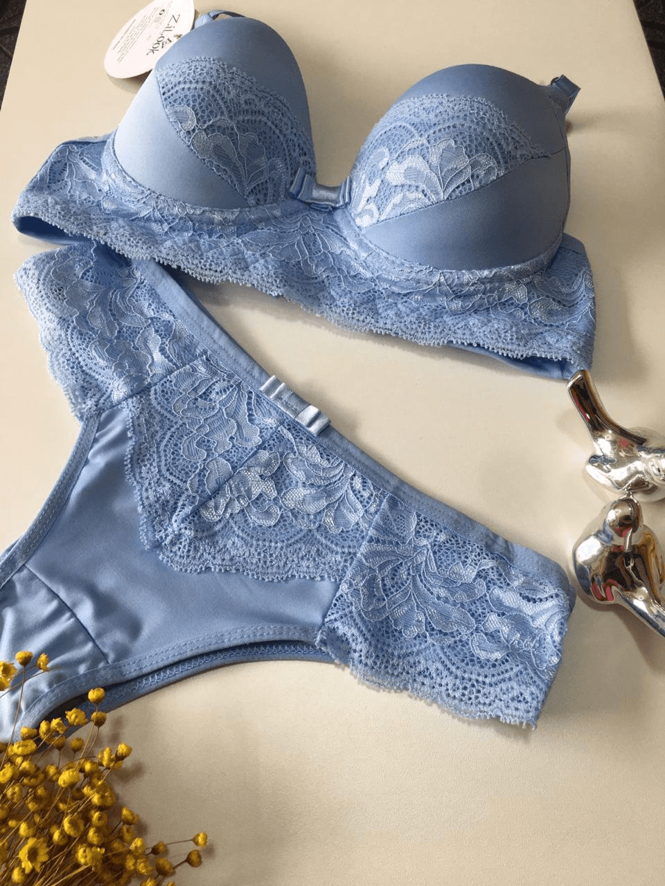 Lingerie Azul Clara Detalhada em Renda